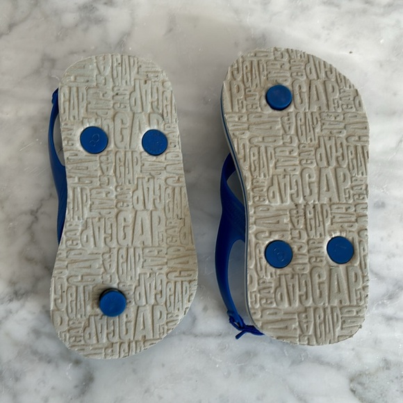 Gap marvel superhero flip flops sz: 7/8T - Picture 3 of 5